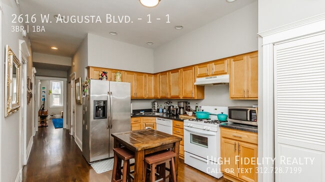 2616 W Augusta Blvd in Chicago, IL - Building Photo - Building Photo