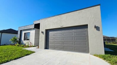 1027 Kismet Pkwy in Cape Coral, FL - Building Photo - Building Photo