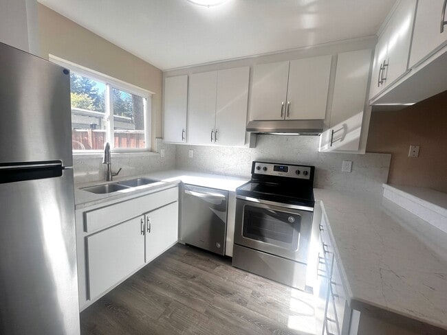 property at 603 Racquet Club Cir