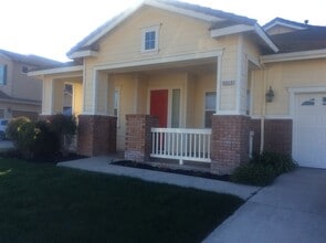 5513 Goldseive Dr in Riverbank, CA - Building Photo - Building Photo