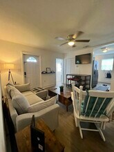 2571 NW 18th Ct in Fort Lauderdale, FL - Building Photo - Building Photo