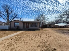805 7th St in Sterling City, TX - Building Photo