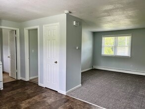 608 Norwich Ave, Unit 12 in Colchester, CT - Building Photo - Building Photo