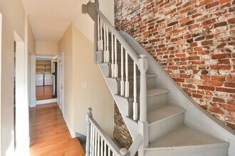 82 Bremen St, Unit 2 in Boston, MA - Foto de edificio - Building Photo