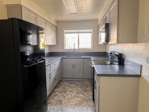 260 Hobbs St in Lebanon, OR - Building Photo - Building Photo