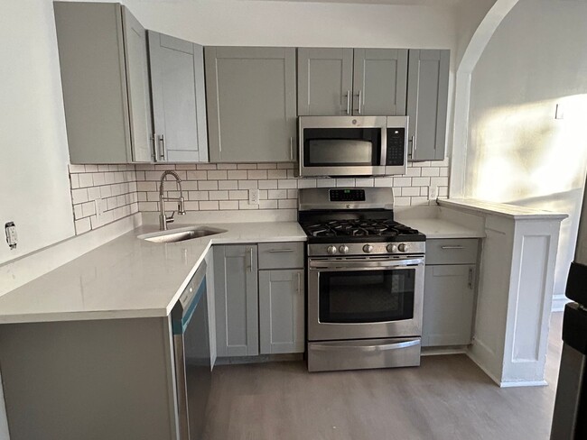 806 N Bishop St, Unit 3B
