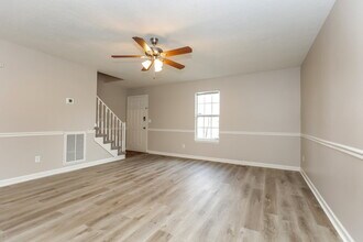 141 Nelson Dr in La Vergne, TN - Building Photo - Building Photo