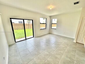 23458 SW 127th Pl in Princeton, FL - Foto de edificio - Building Photo