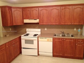 4063 SW 51st St in Fort Lauderdale, FL - Foto de edificio - Building Photo