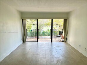 5841 Washington St in Hollywood, FL - Building Photo - Building Photo