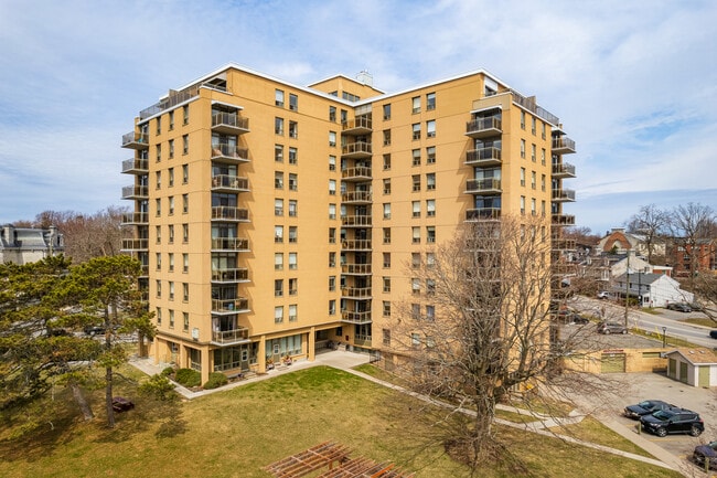 Simcoe in Kingston, ON - Building Photo - Building Photo
