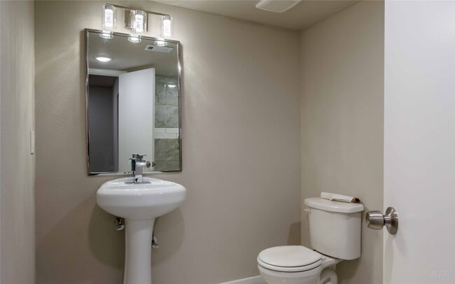 12046 Beechnut St in Houston, TX - Foto de edificio - Building Photo