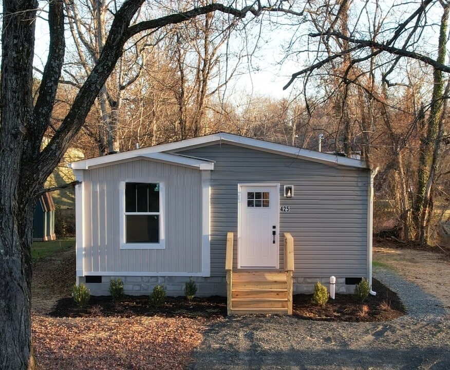423 Charles St in Gordonsville, VA - Building Photo