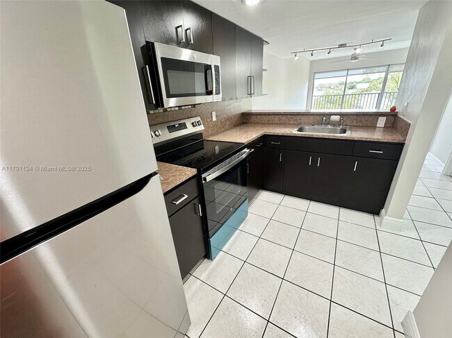 315 NW 109th Ave-Unit -211 in Miami, FL - Building Photo - Building Photo