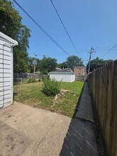 8509 S Yates Blvd in Chicago, IL - Building Photo - Building Photo