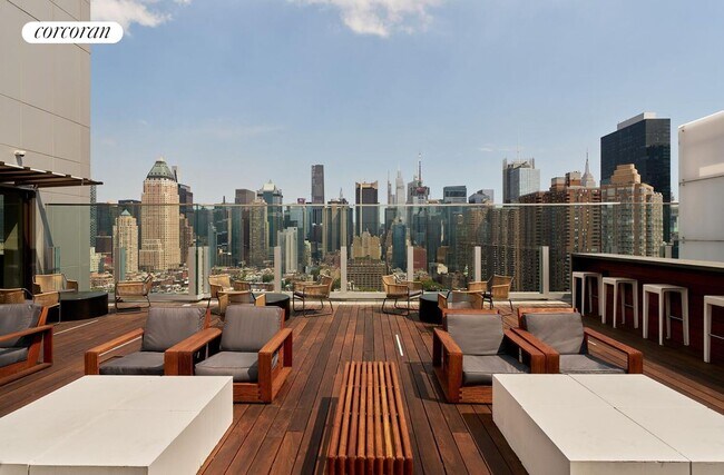 550 W 45th St in New York, NY - Building Photo - Building Photo
