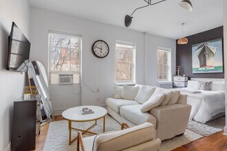 333 W 11th St in New York, NY - Building Photo - Building Photo