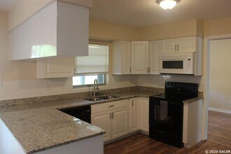 3330 NW 29th Ave in Gainesville, FL - Building Photo - Building Photo