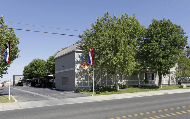 Parkglen Apartments in Palmdale, CA - Foto de edificio - Building Photo