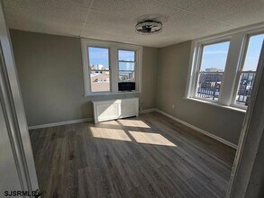 33 S Iowa Ave in Atlantic City, NJ - Building Photo - Building Photo