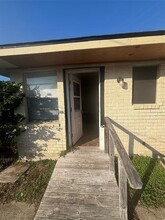 206 Robertson St in Texas City, TX - Foto de edificio - Building Photo