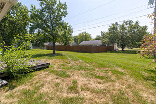 402 Meadow Ln in Hallsville, MO - Building Photo - Building Photo