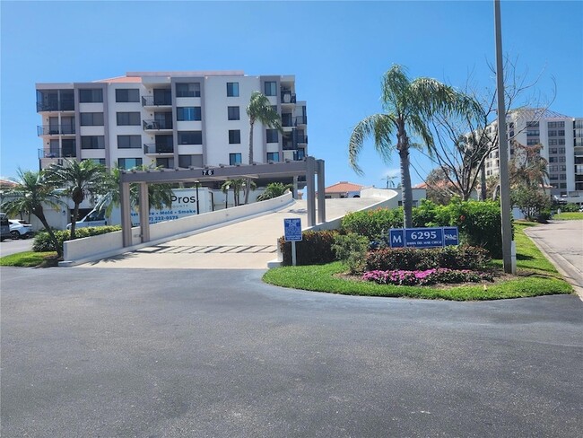 6295 Bahia Del Mar Cir, Unit 507 in St. Petersburg, FL - Building Photo - Building Photo