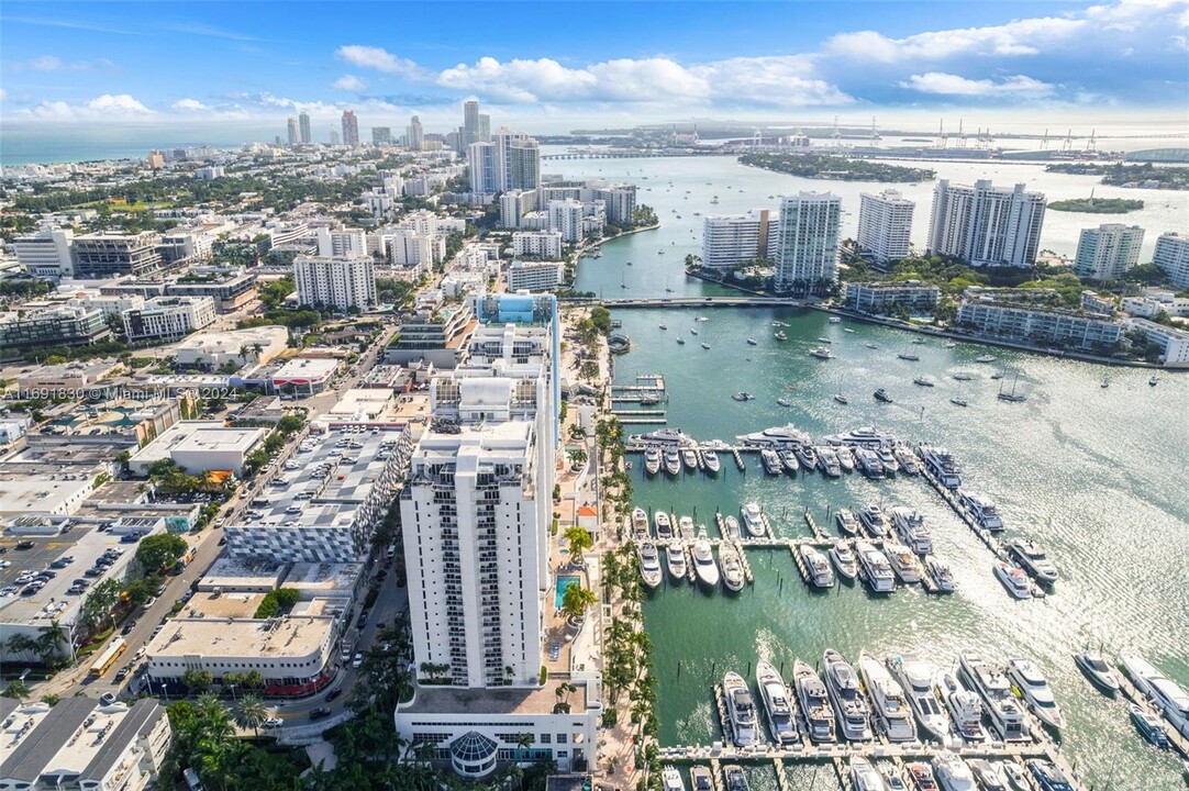 1800 Sunset Harbour Dr in Miami Beach, FL - Building Photo