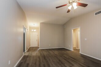 747 Climate Dr in Brandon, FL - Building Photo - Building Photo