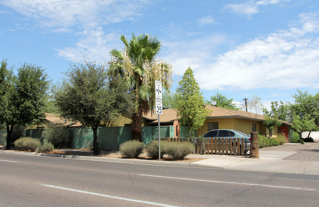 Valley West Apartments in Phoenix, AZ - Building Photo