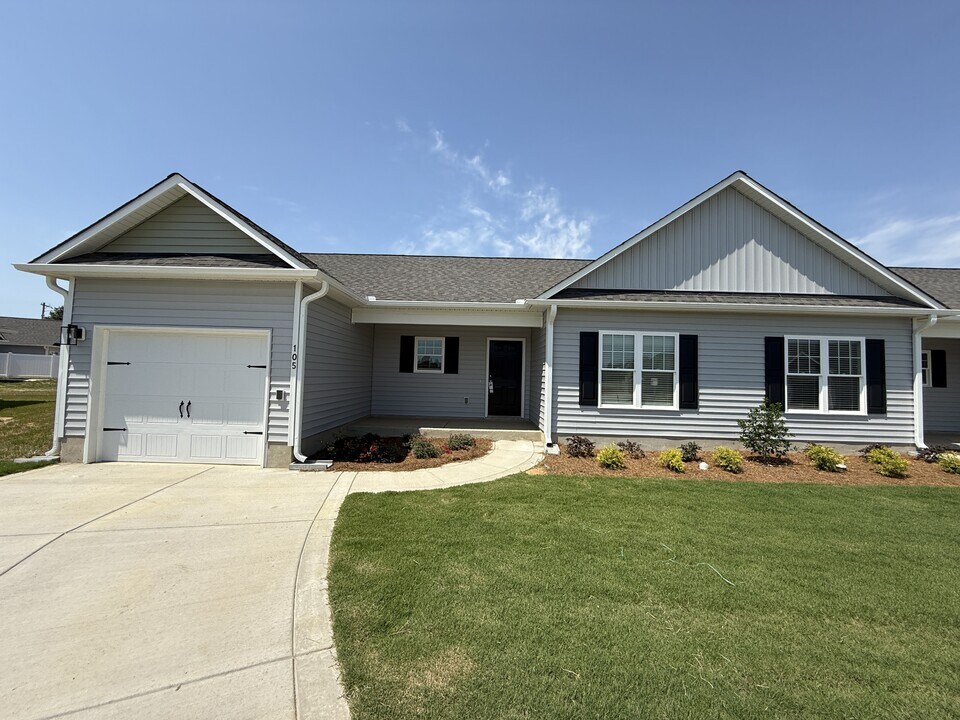 105 Berkshire Cir in Dunn, NC - Building Photo