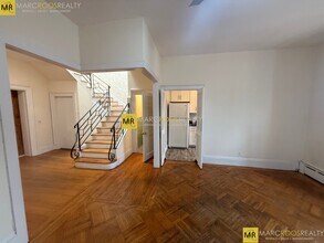 1805 Beacon St, Unit 2 in Brookline, MA - Building Photo - Building Photo