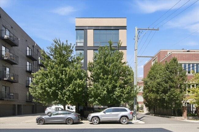 property at 650 N Green St