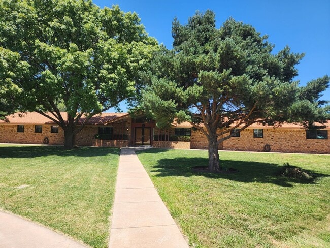 property at 516 Diamondhead Dr