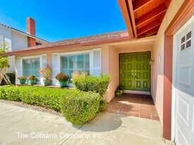 4146 Combe Way in San Diego, CA - Building Photo