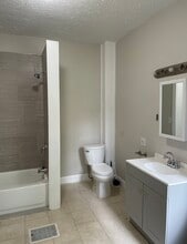 37 Magnolia Ave in Bedford, OH - Building Photo - Building Photo