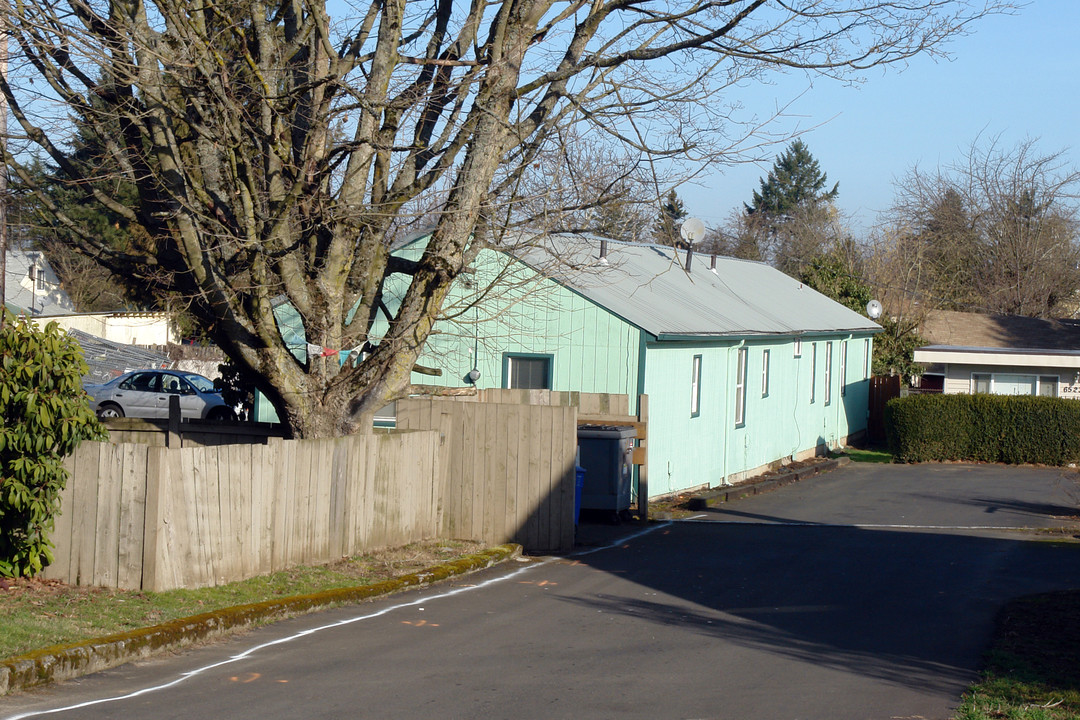 6511 NE Prescott St in Portland, OR - Building Photo