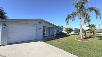 1153 Clark St in Englewood, FL - Building Photo