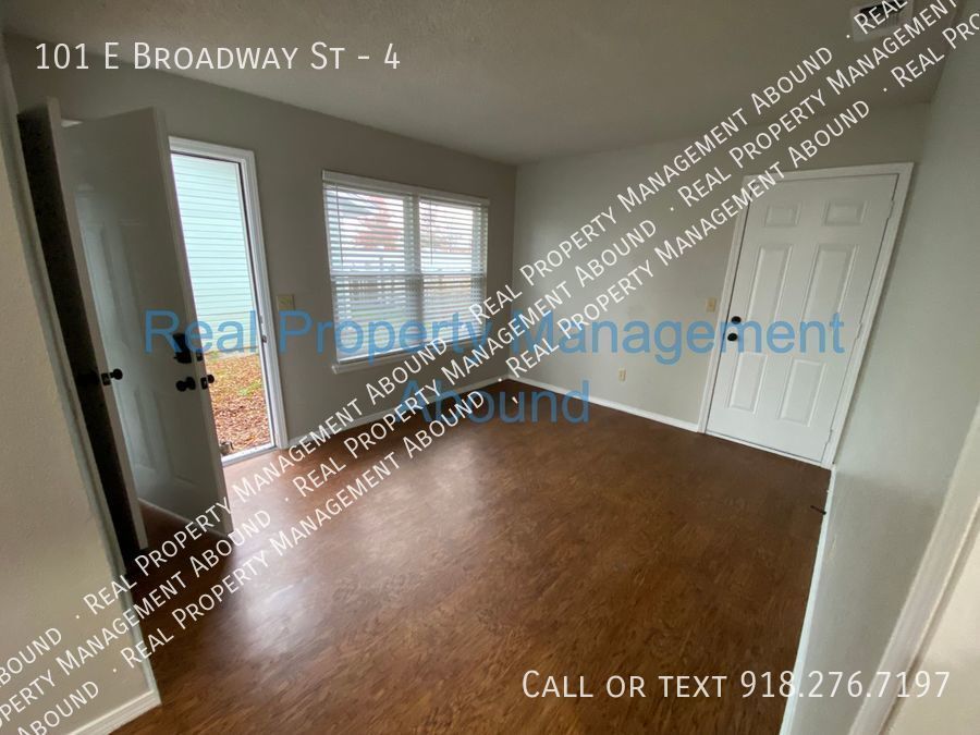 101 E Broadway St-Unit -4 in Owasso, OK - Building Photo