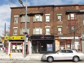 966-968 St Clair Ave W in Toronto, ON - Building Photo - Building Photo