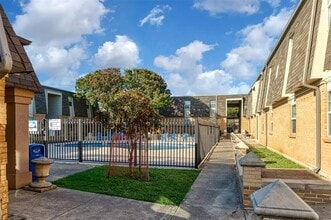 7050 Glenview Dr in North Richland Hills, TX - Building Photo - Building Photo