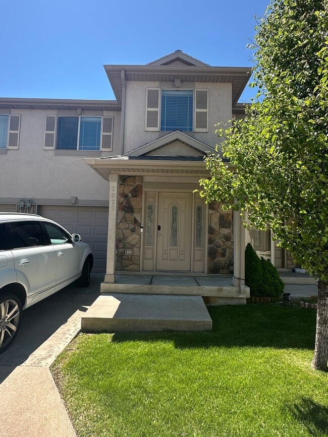 property at 1077 E 1550 S