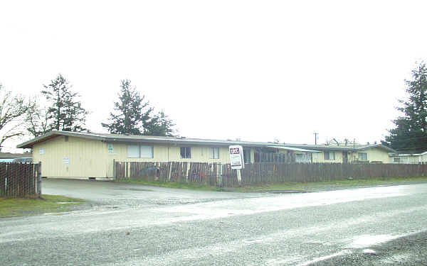 Jet Apartments in Lakewood, WA - Building Photo - Building Photo