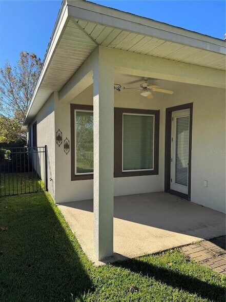 6948 Old Benton Dr in Apollo Beach, FL - Foto de edificio - Building Photo
