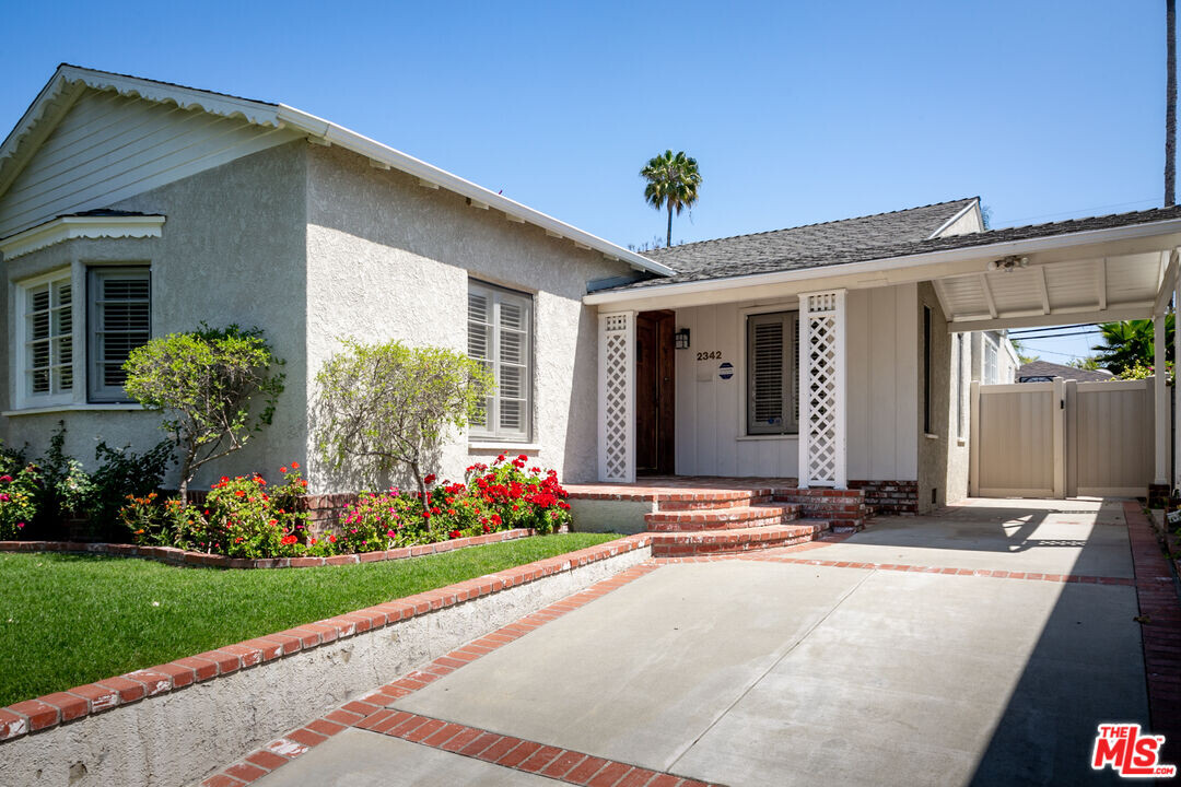 2342 Parnell Ave in Los Angeles, CA - Foto de edificio