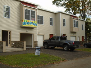 Walnut Creek Townhomes in Fayetteville, NY - Building Photo - Building Photo