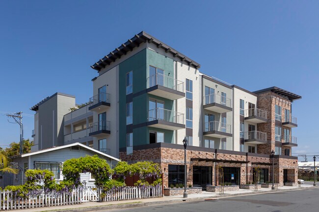 Oak + State in Carlsbad, CA - Foto de edificio - Building Photo