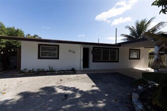 2510 NE 3rd Ave in Pompano Beach, FL - Building Photo - Building Photo