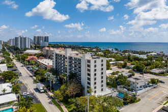 The Everglades Club in Fort Lauderdale, FL - Foto de edificio - Building Photo