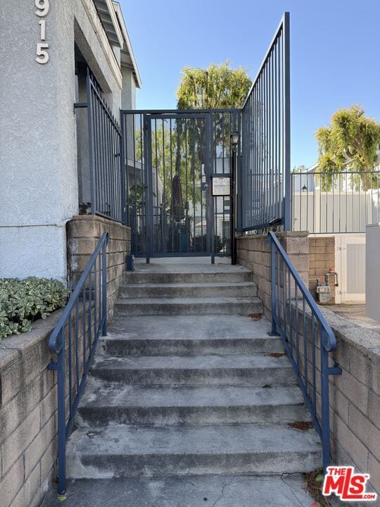 9915 Variel Ave in Los Angeles, CA - Building Photo - Building Photo